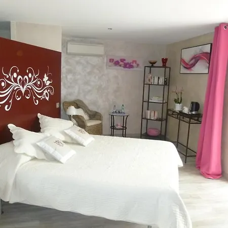 Au Mas De Gamet Bed & Breakfast