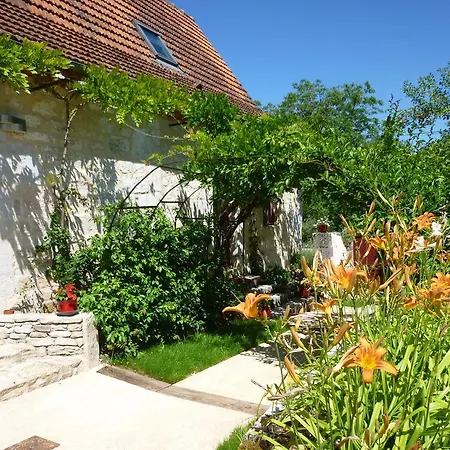 Au Mas De Gamet Bed & Breakfast