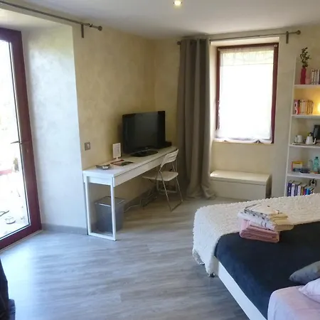 Au Mas De Gamet Bed & Breakfast