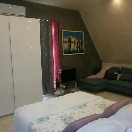 Au Mas De Gamet Bed & Breakfast