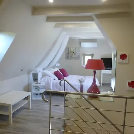 欧玛斯德格梅酒店 3* Théminettes